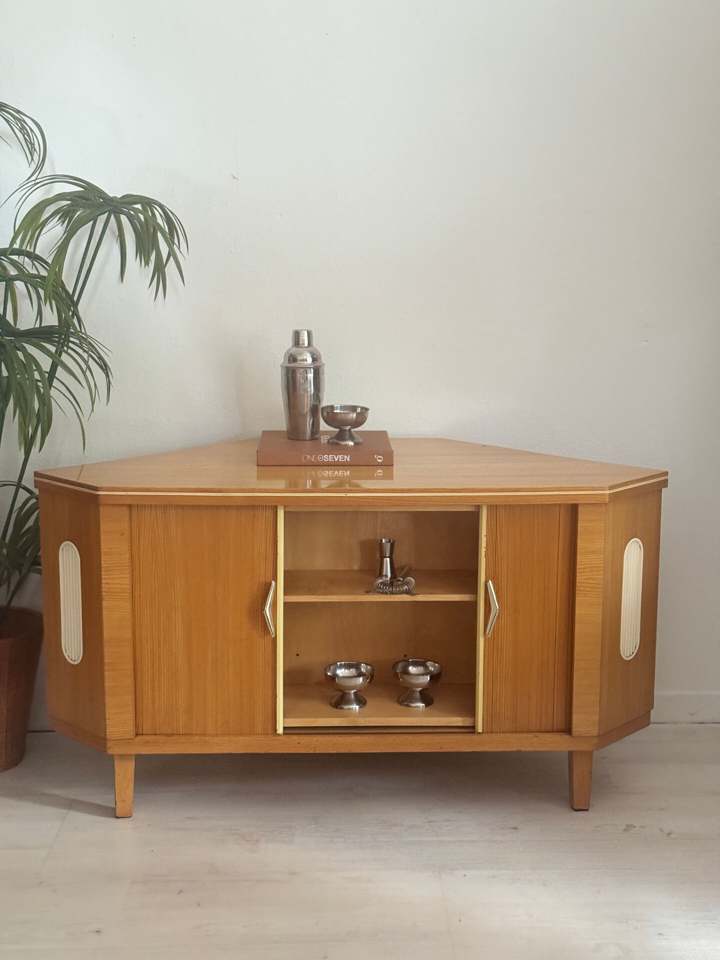 Cabinet de bar vintage « speakeasy »