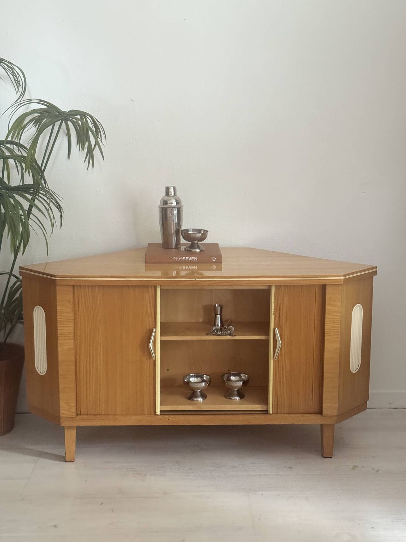 Cabinet de bar vintage « speakeasy »