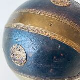 Decorative ball in wood and laion