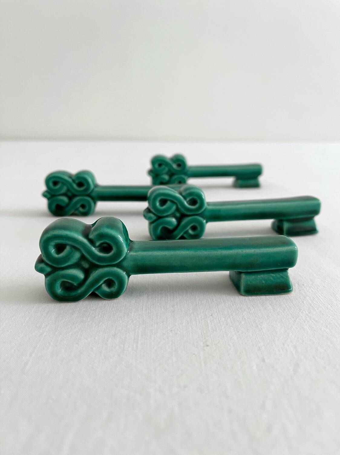 4 green ceramic knife rests in vintage key shape