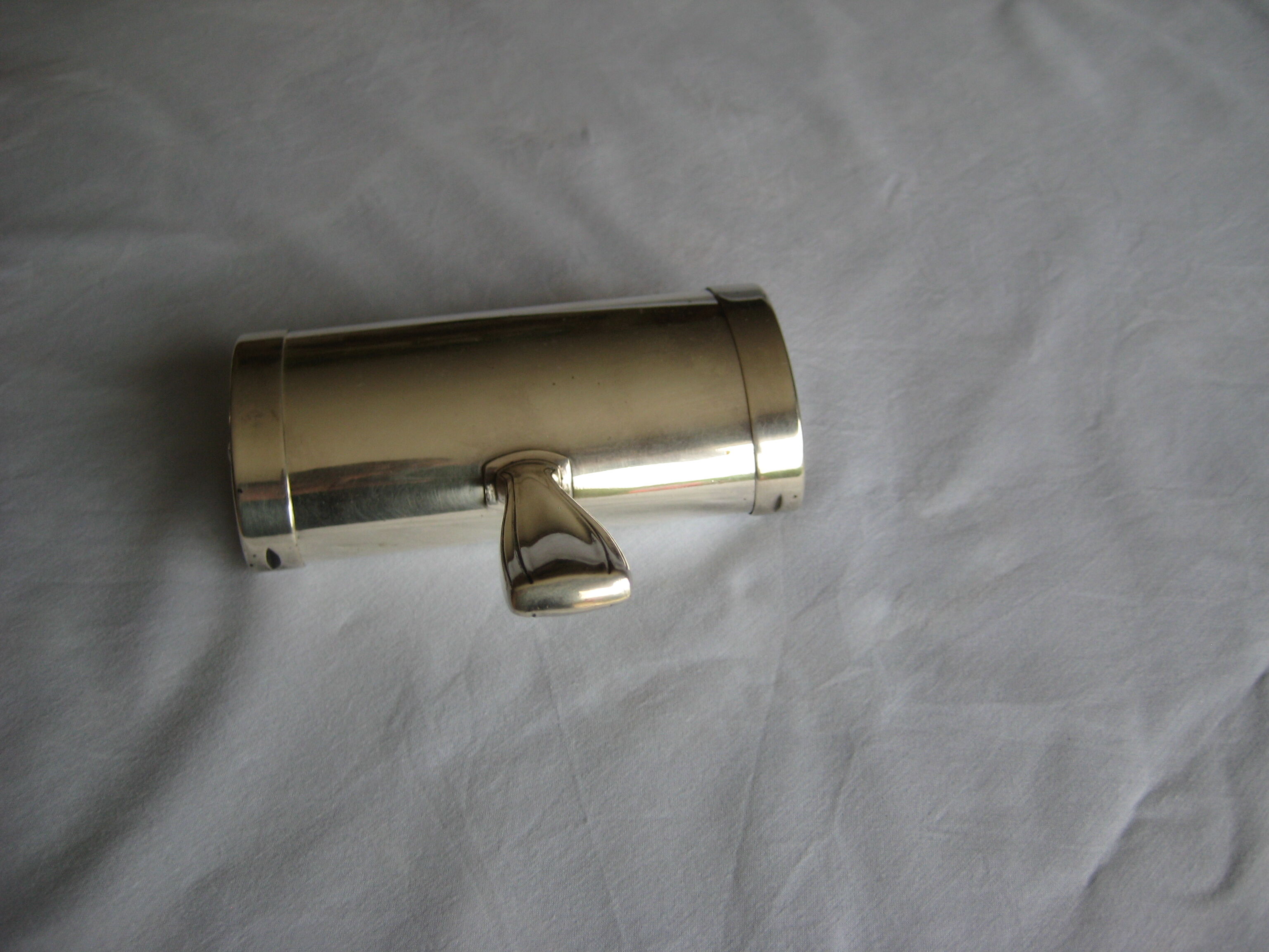 Picks up christofle crumbs