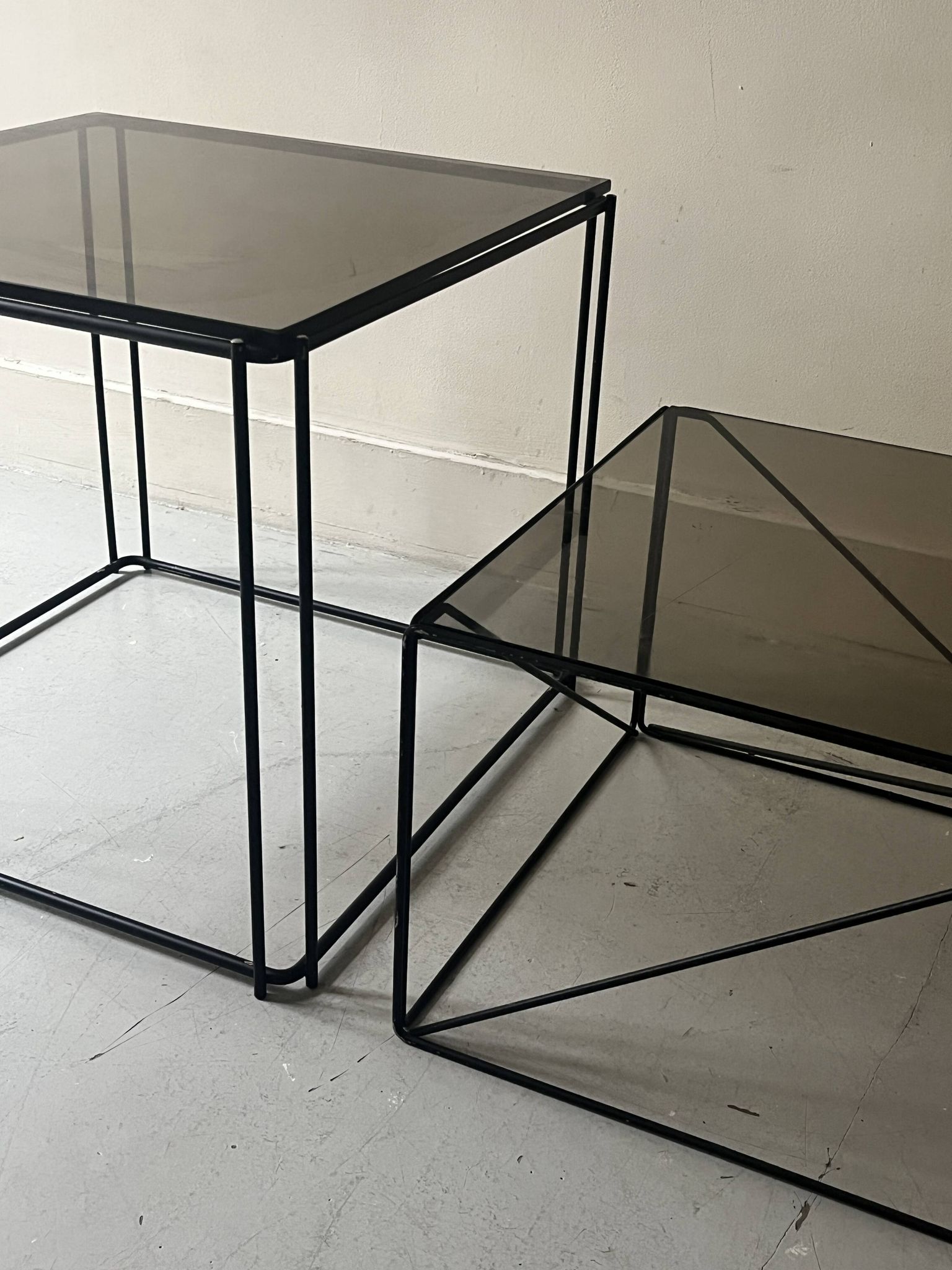 Isosceles coffee table in wire metal and black smoked glass, Max Sauze design 1970