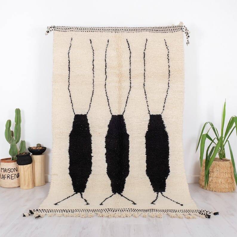 Handmade Berber rug, traditional craftsmanship, size 150 x 250 cm