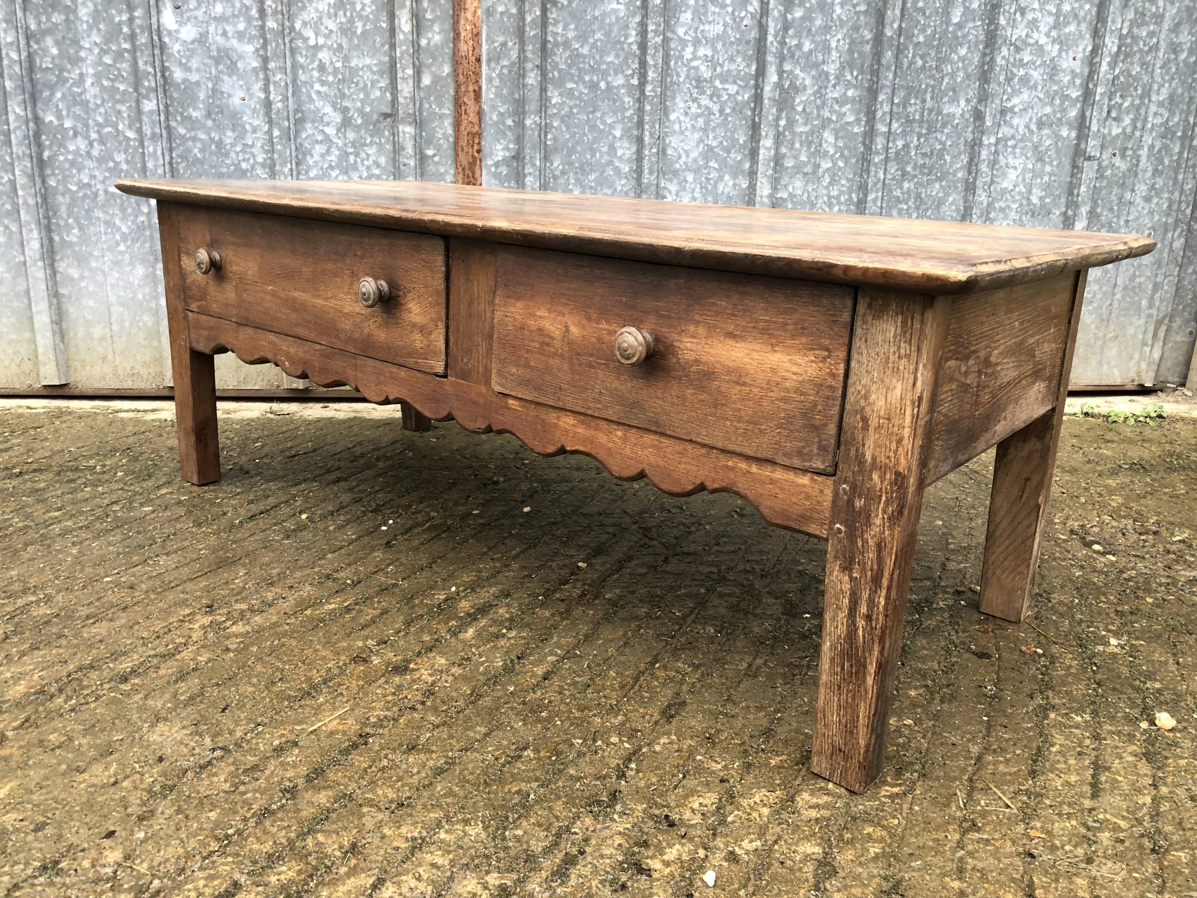 Old coffee table from the Guérandais region in solid oak with 2 front drawers