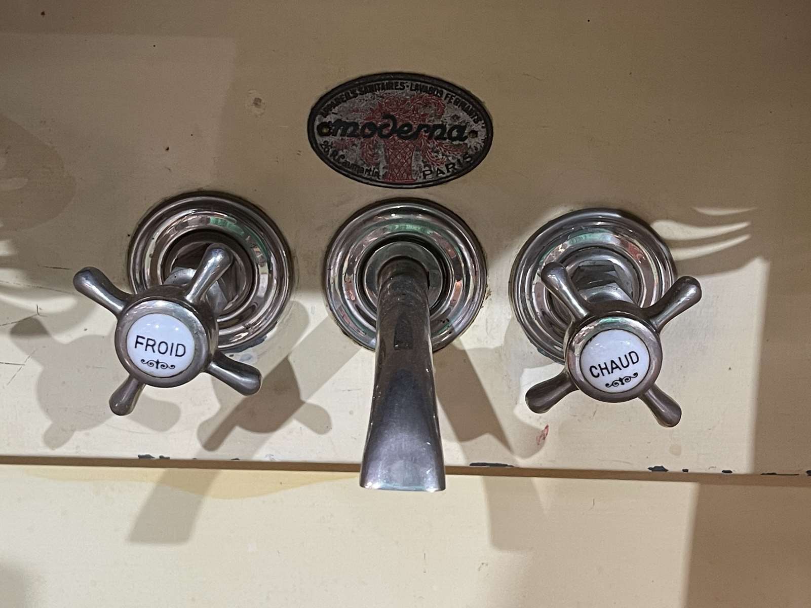 Mahogany wardrobe from the 1930s