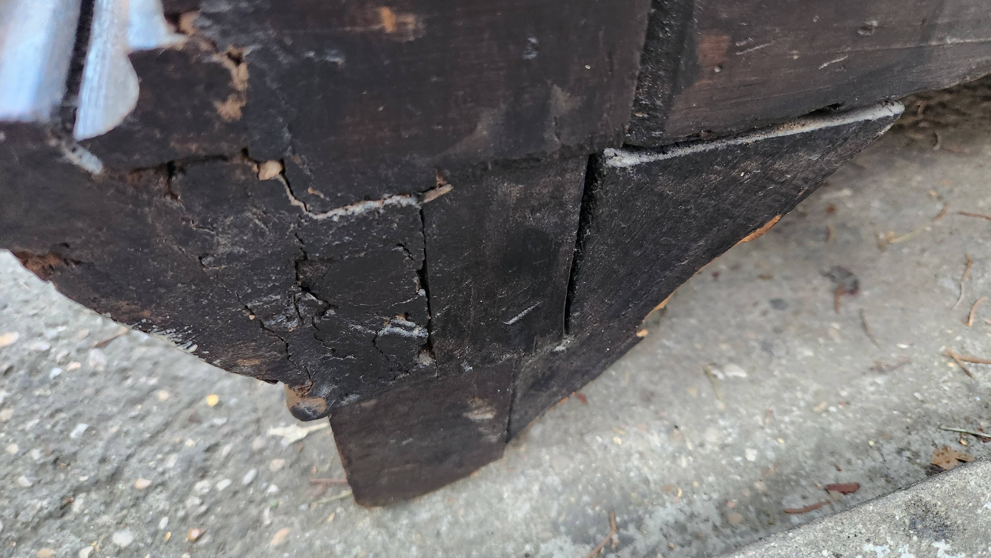 Antique commode from the 18th century in solid wood.