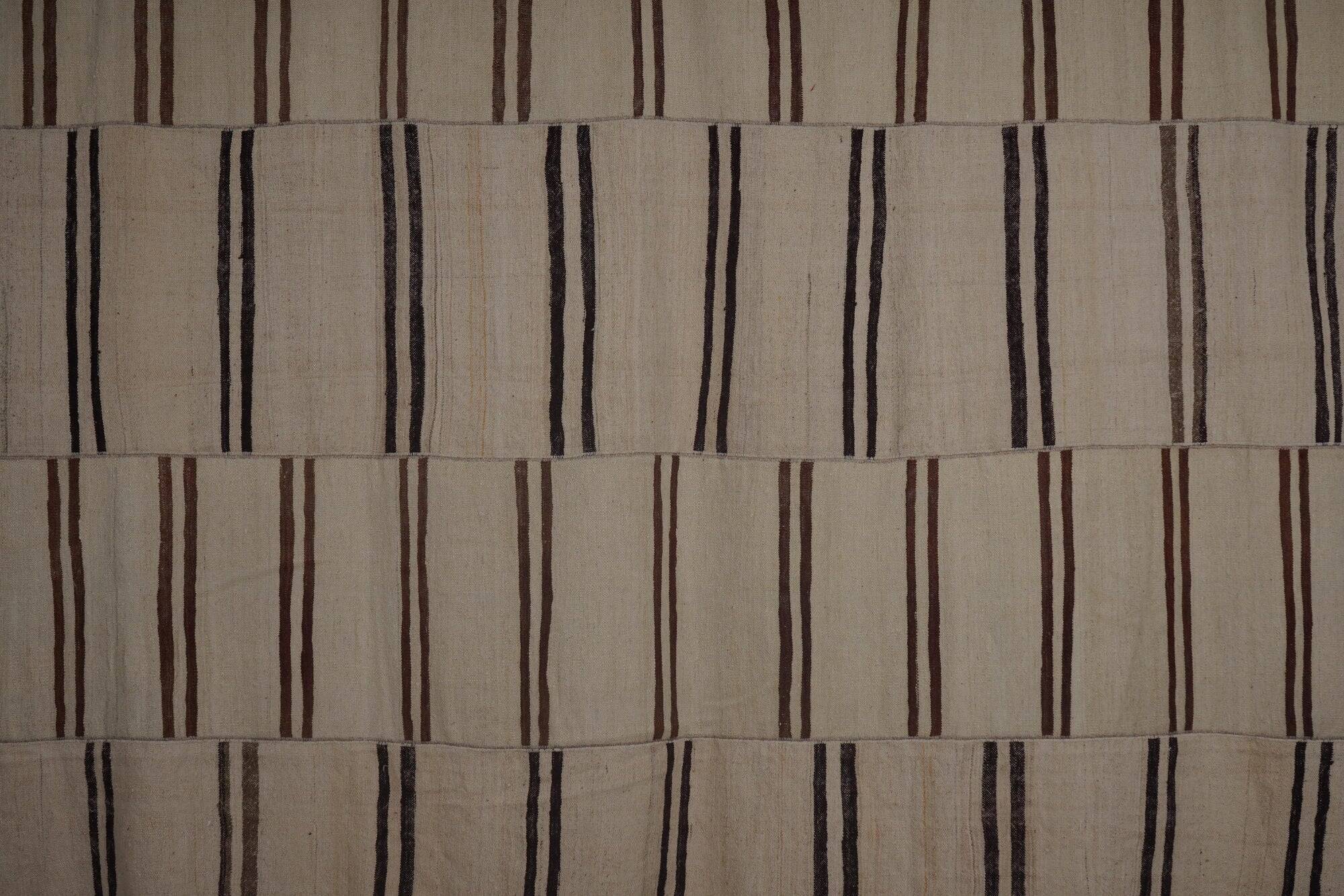 Vintage Turkish kilim, handwoven, 260x370 cm.