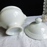 White onion soup bowls with lids, French soup bowls.