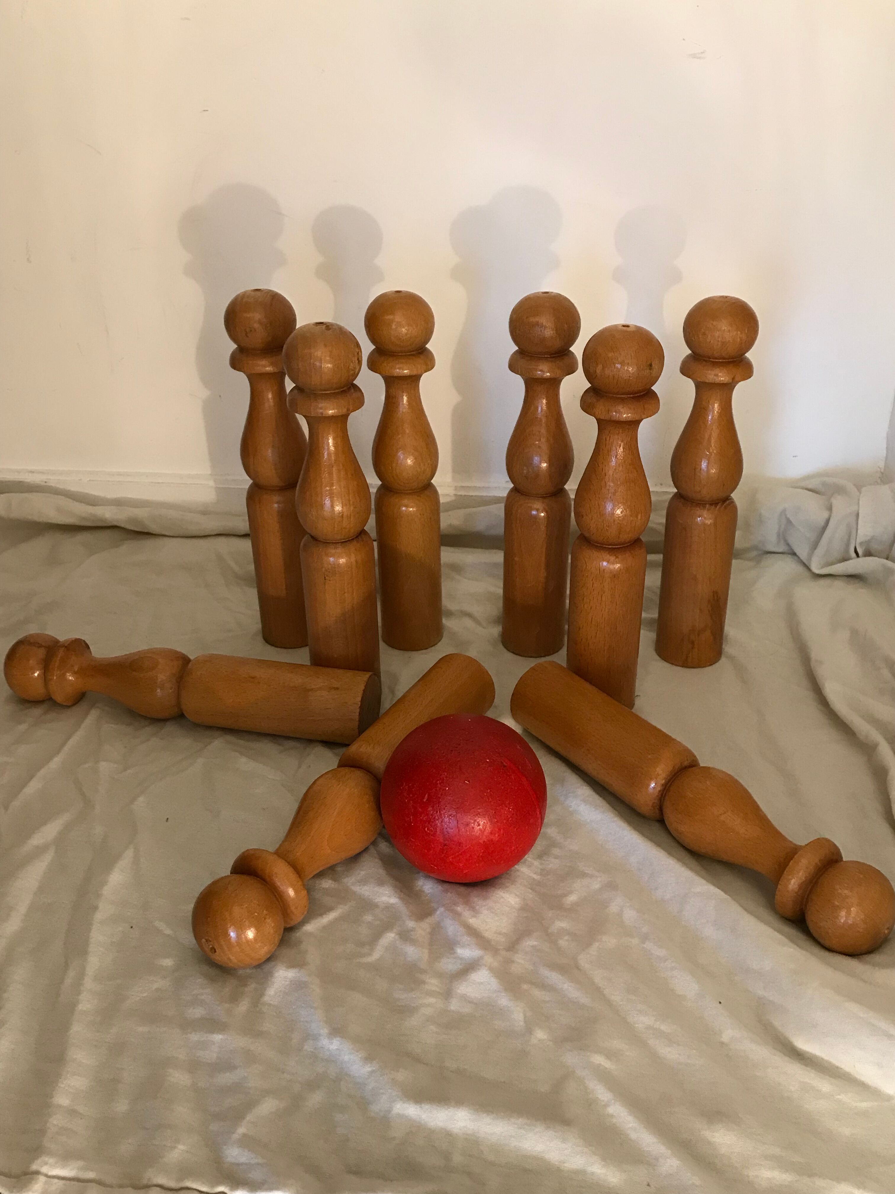 Jeu de 9 quilles en bois avec boule
