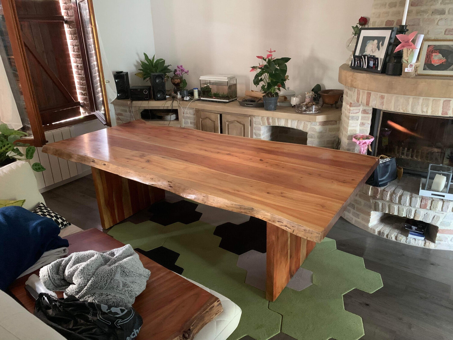 Solid acacia table