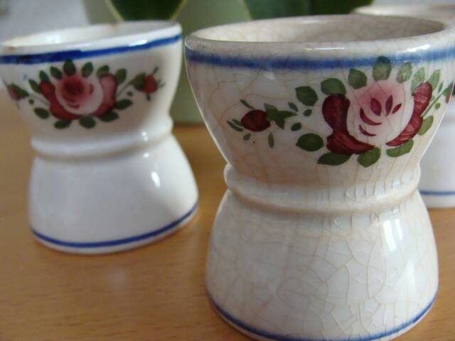 Antique diabolo egg cups