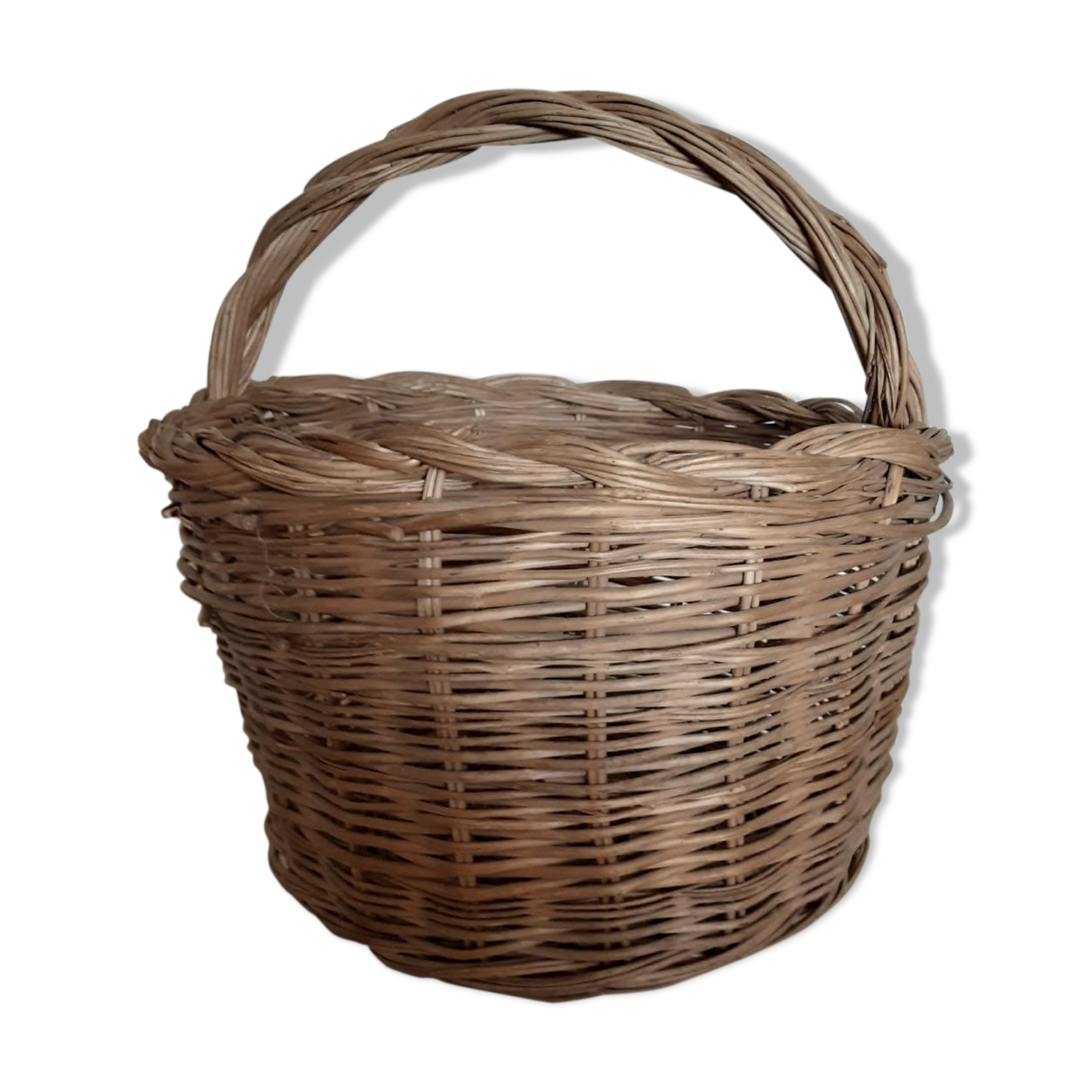 Wicker round basket