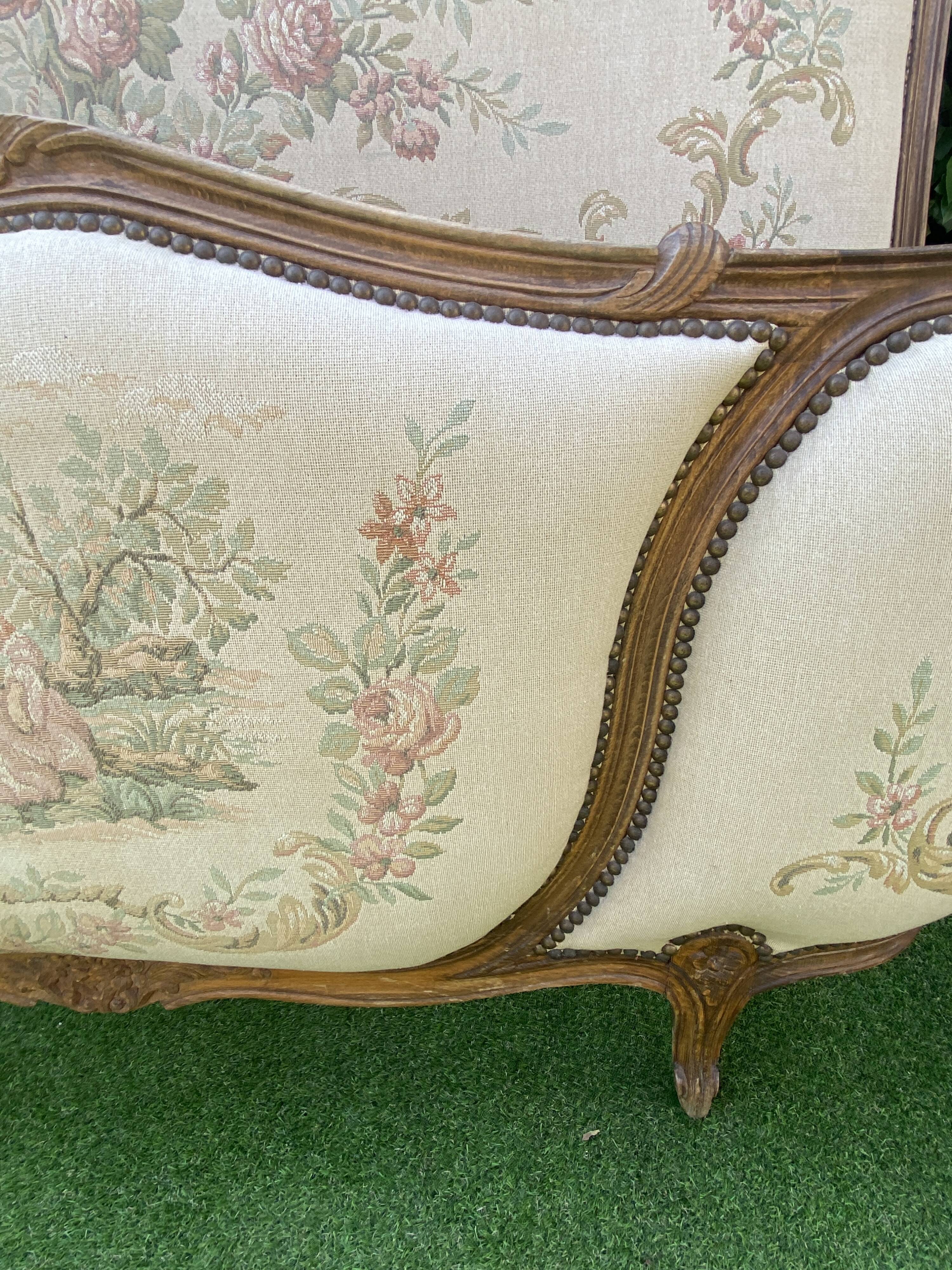 Basket bed and its two armchairs