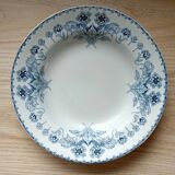 Assiette ancienne creuse, terre de fer modèle Hélène motif floral, début XXeme siecle