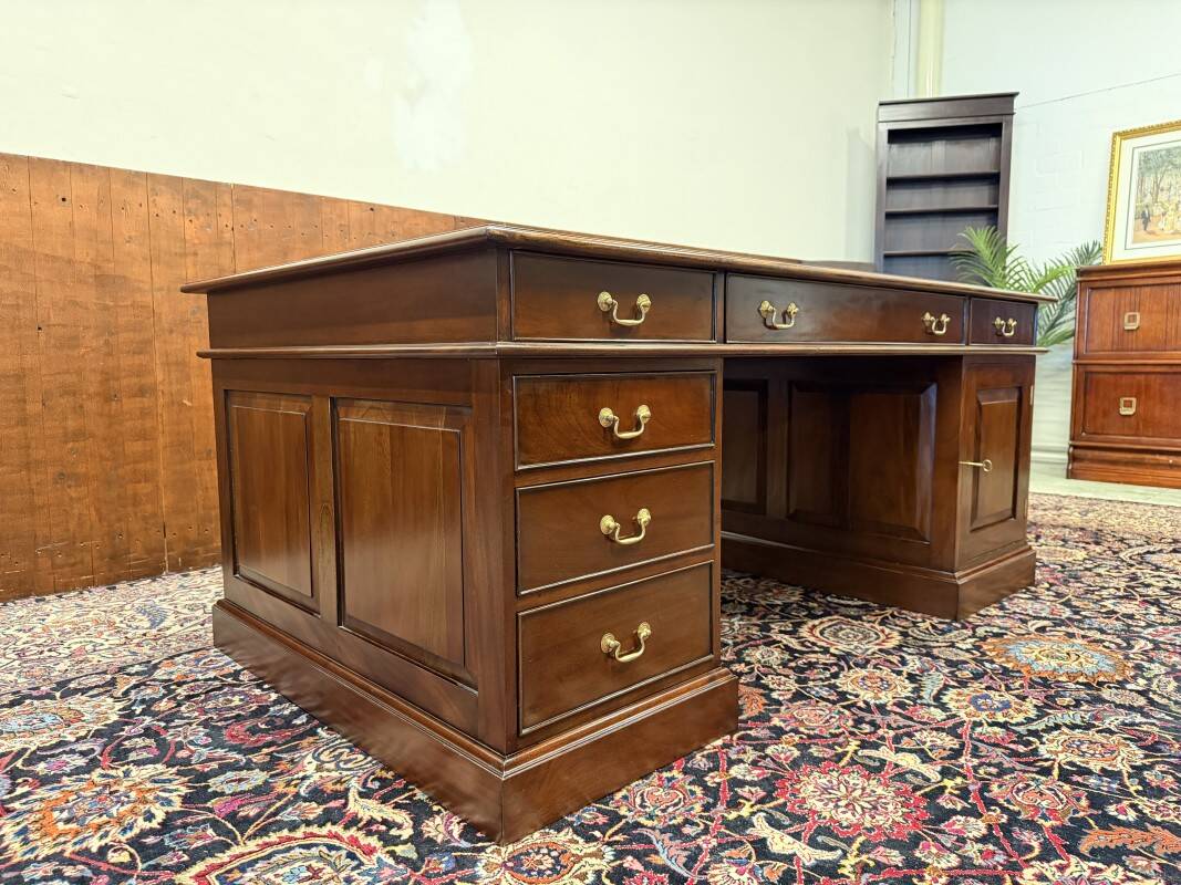 Large Classic English Desk Partnerdesk