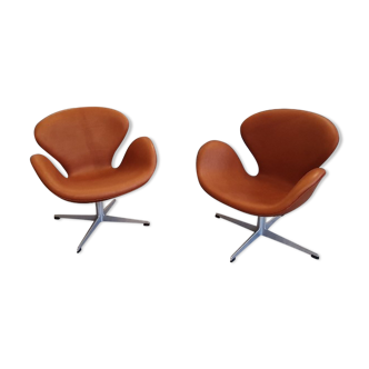 Pair of Swan armchairs by Arne Jacobsen for Fritz Hansen