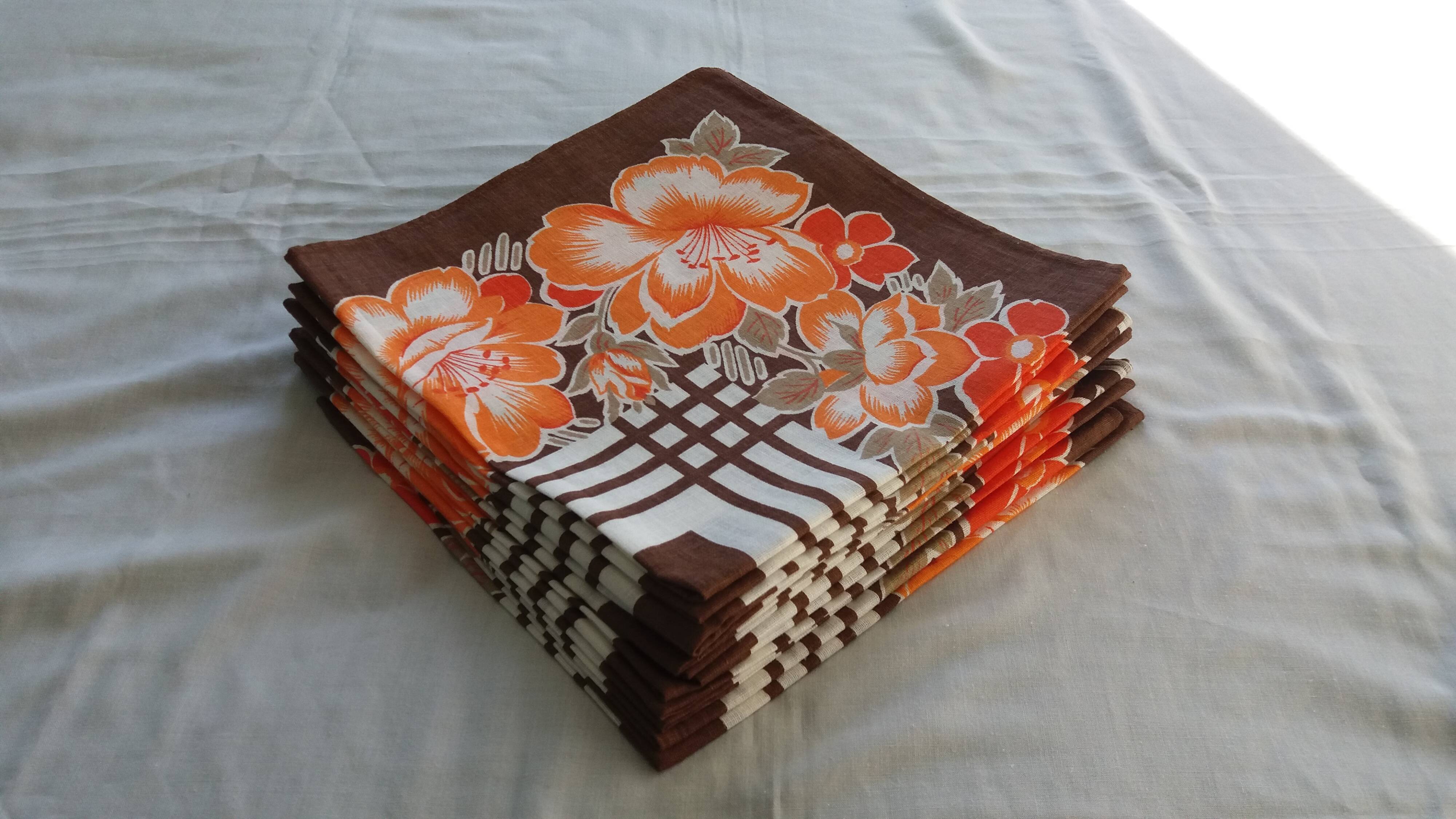 Vintage 70s flower power napkins, set of 12.