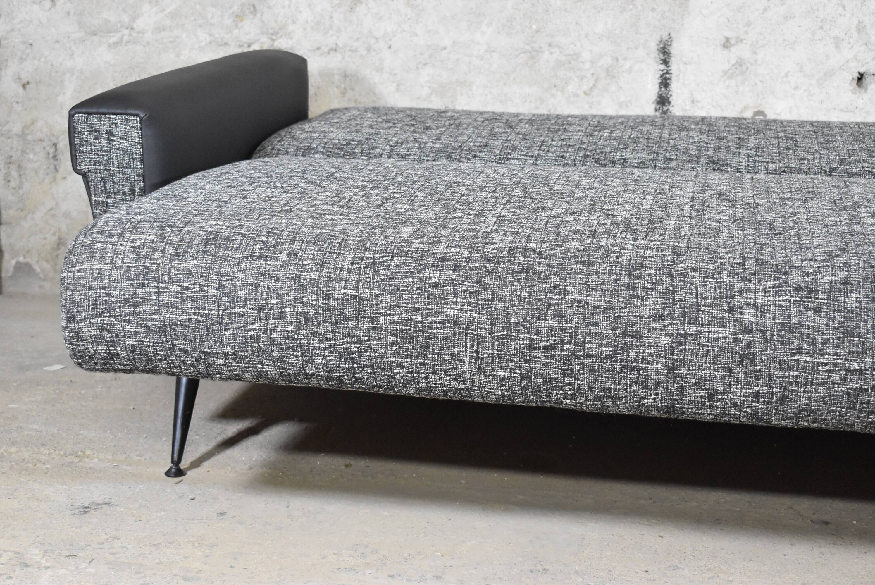 Un magnifique canapé pliant allemand des années 1960 après rénovation complète