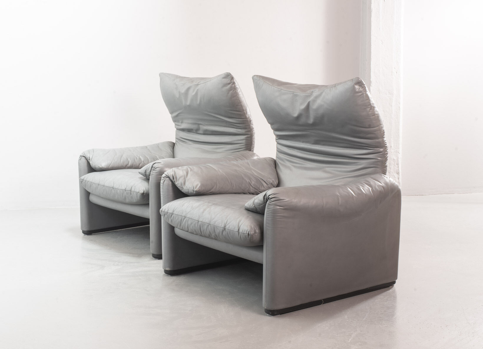 Cassina Lounge Chair 'Maralunga' by Vico Magistretti in Grey Leather 1970s