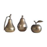 2 pears and 1 brass apple