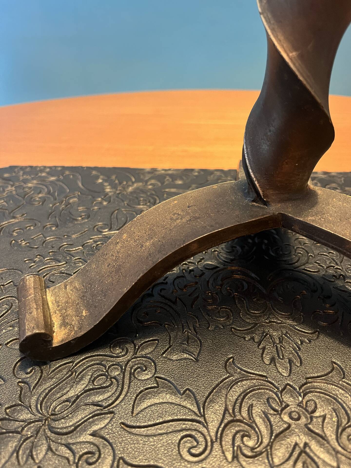 Pied de lampe tripode brutaliste fer forgé 1960