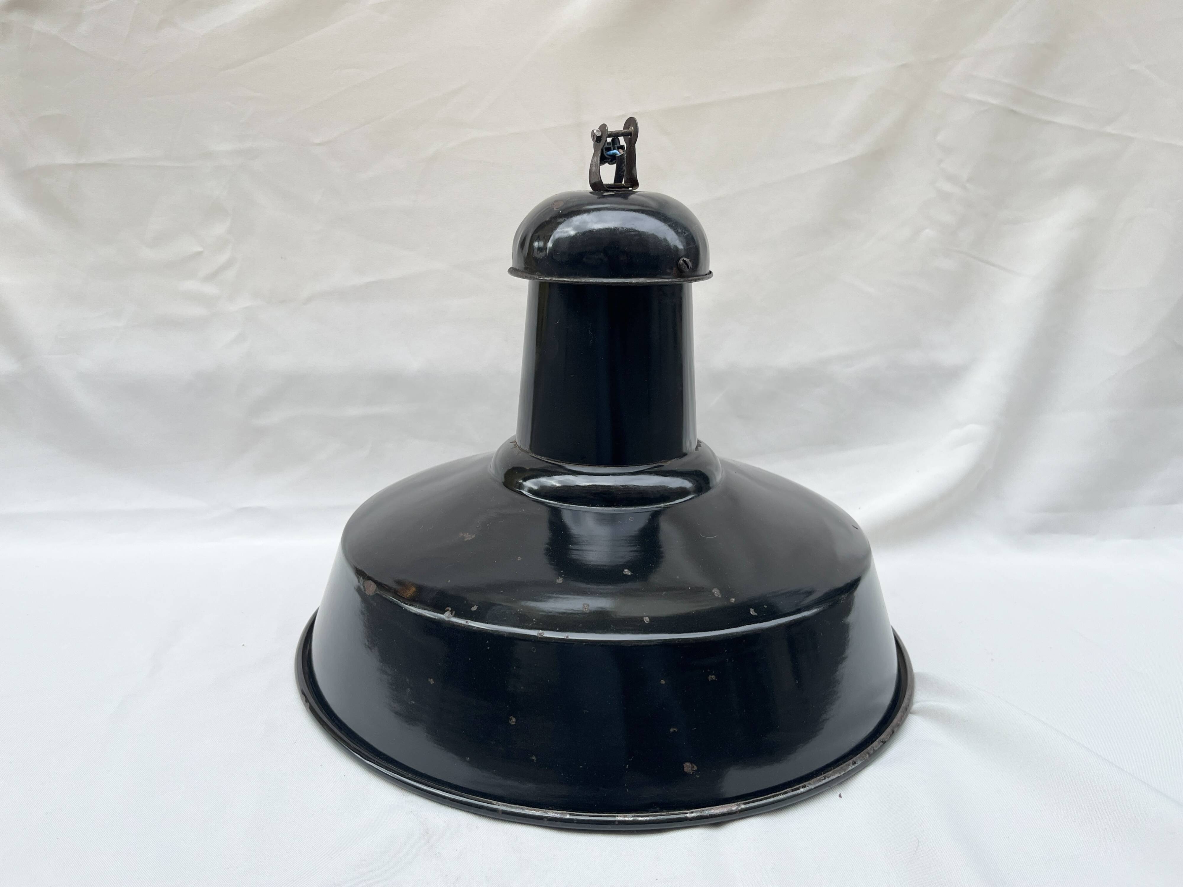 Industrial pendant light in black and white enamelled sheet metal factory bowl