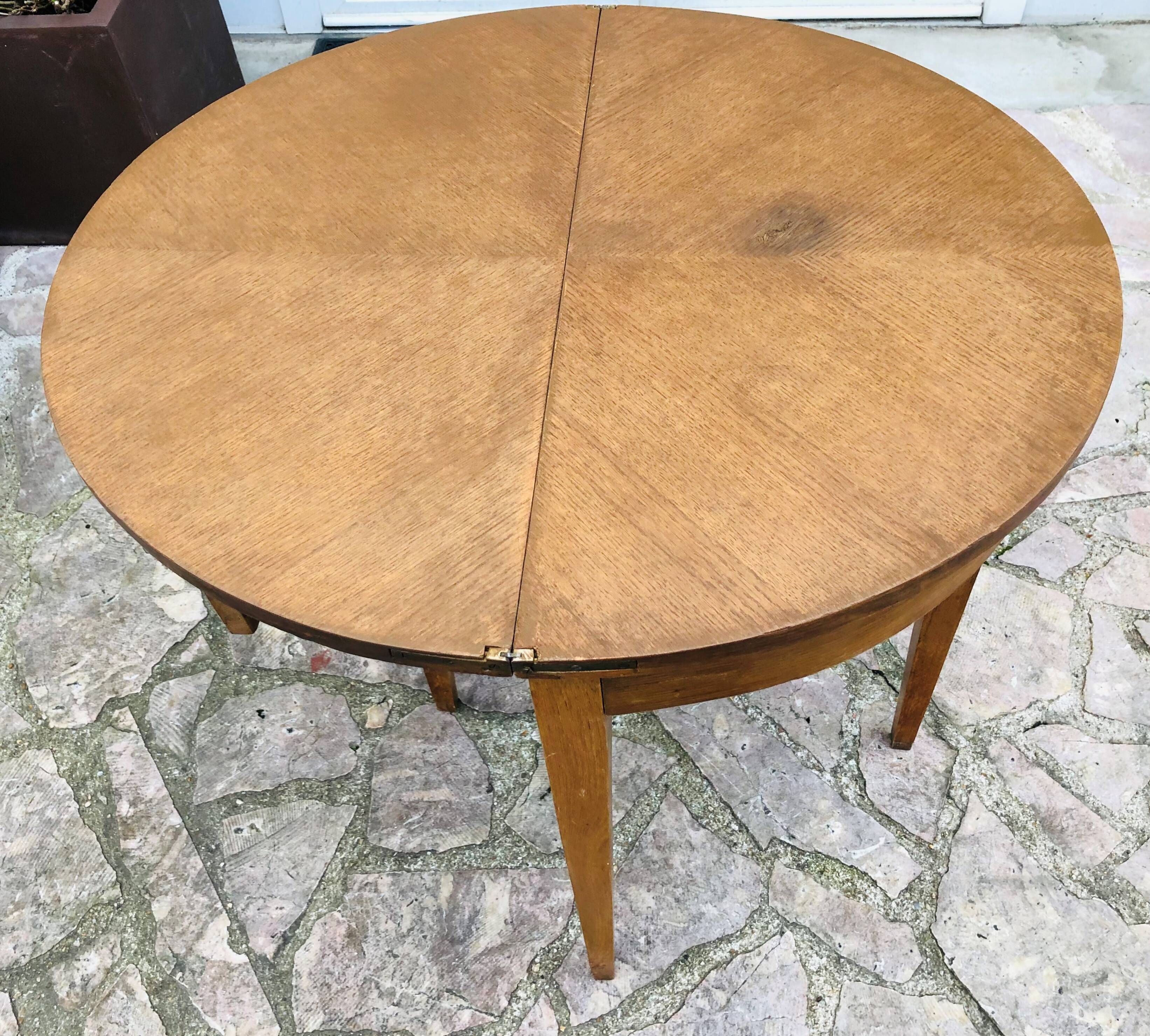 Half moon wallet table