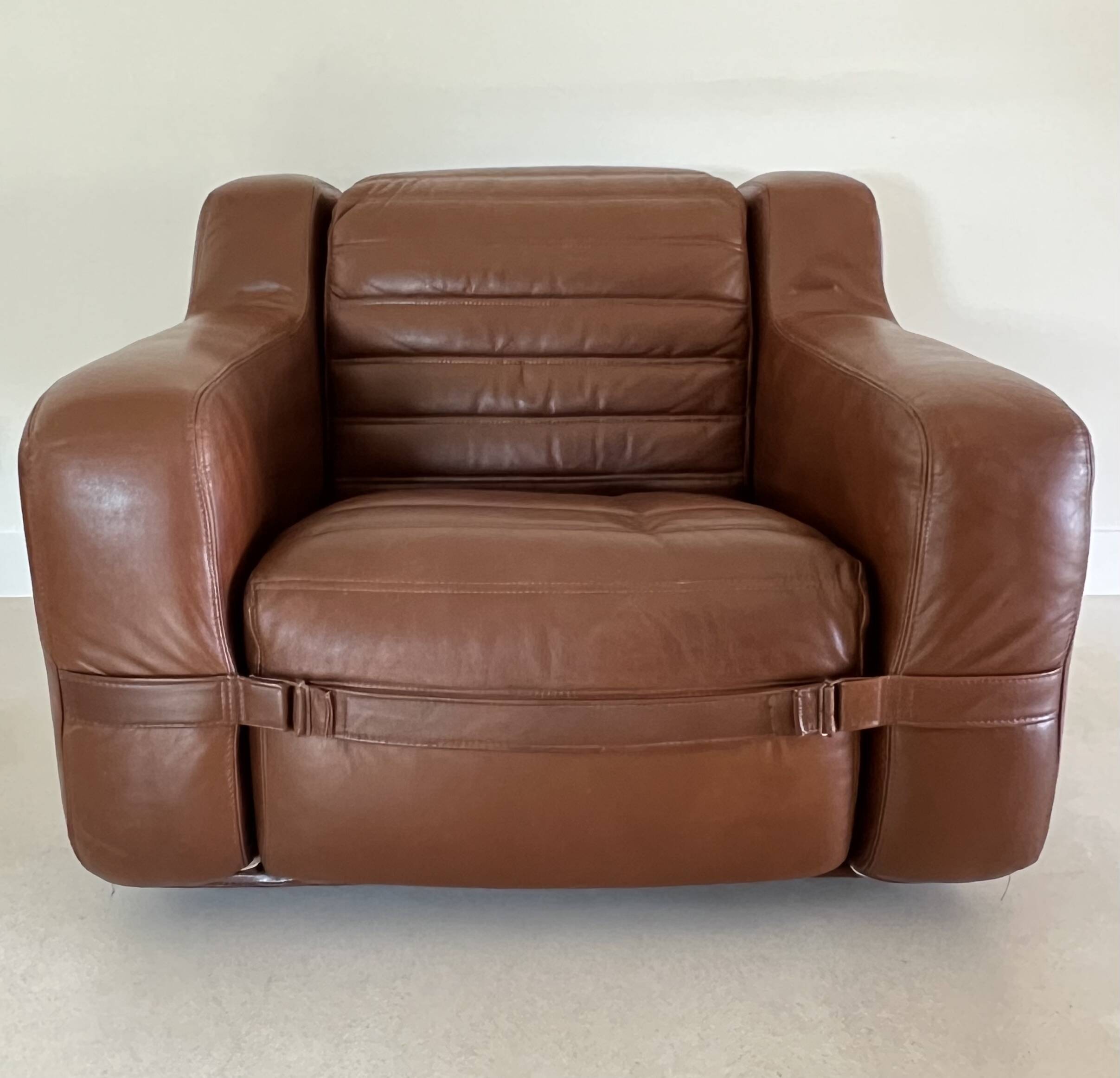 Fauteuil prototype en simili cuir marron par Michel Ducaroy, France années