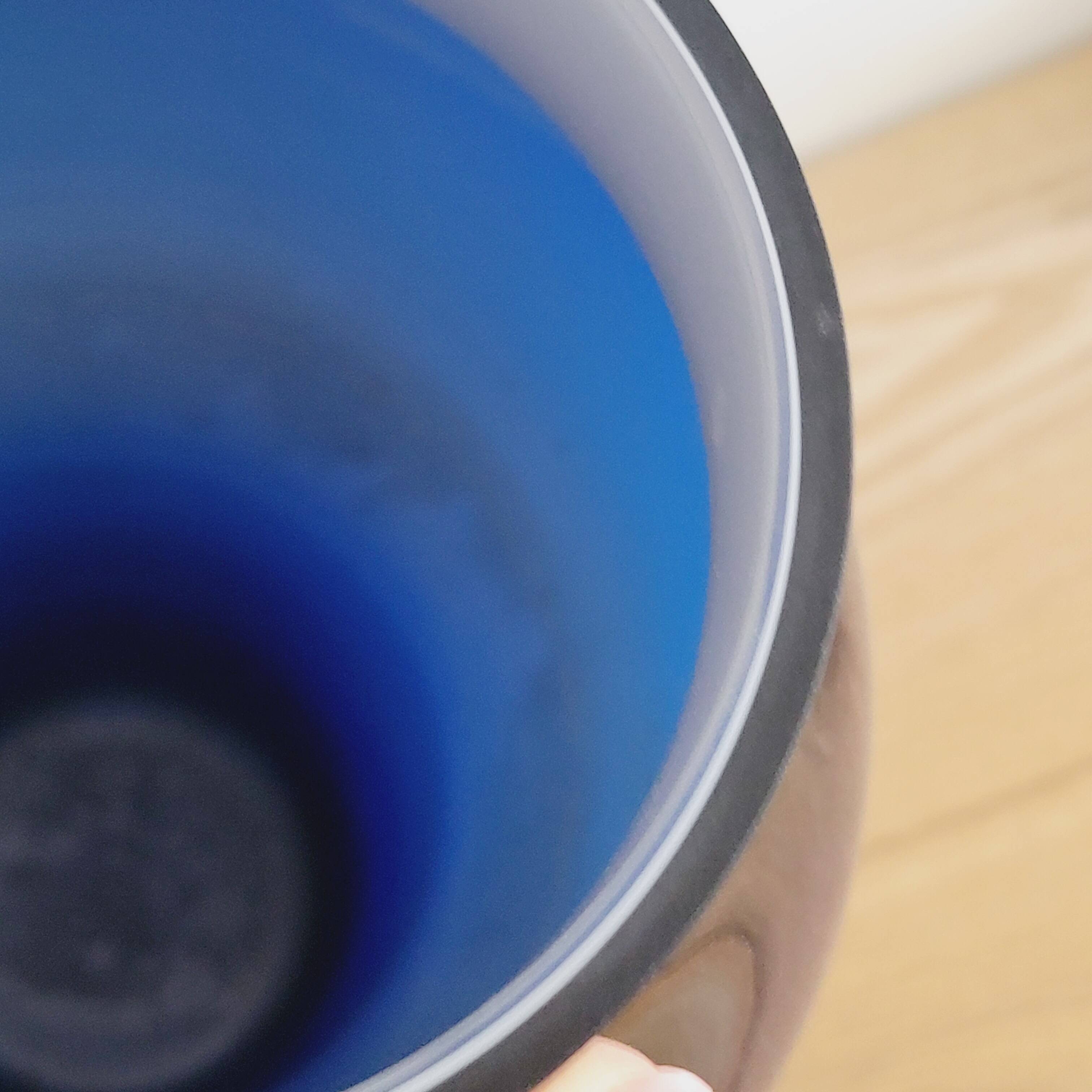 Imposing Midnight Blue Blown Glass Vase Design