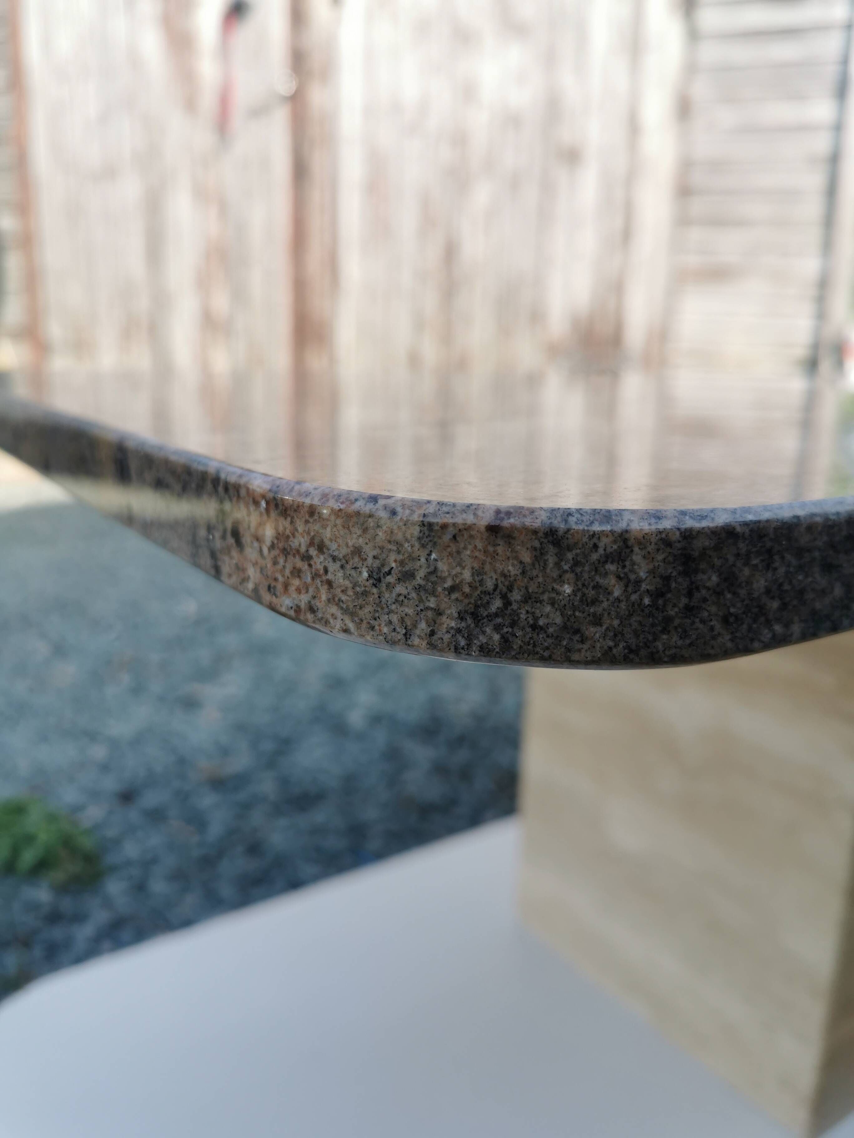Table basse de style brutaliste