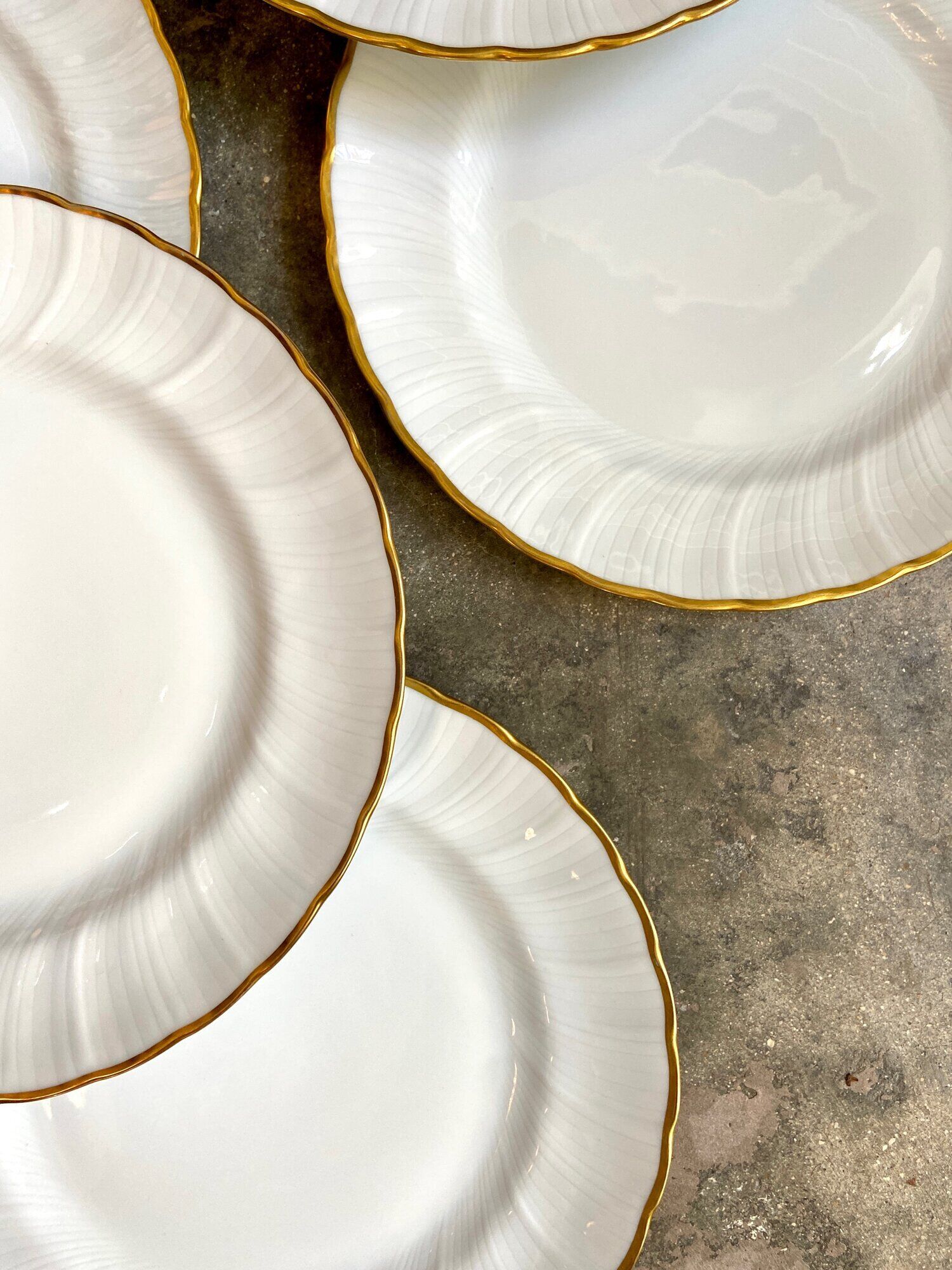 6 flat plates in white and golden Limoges porcelain, Verlaine service