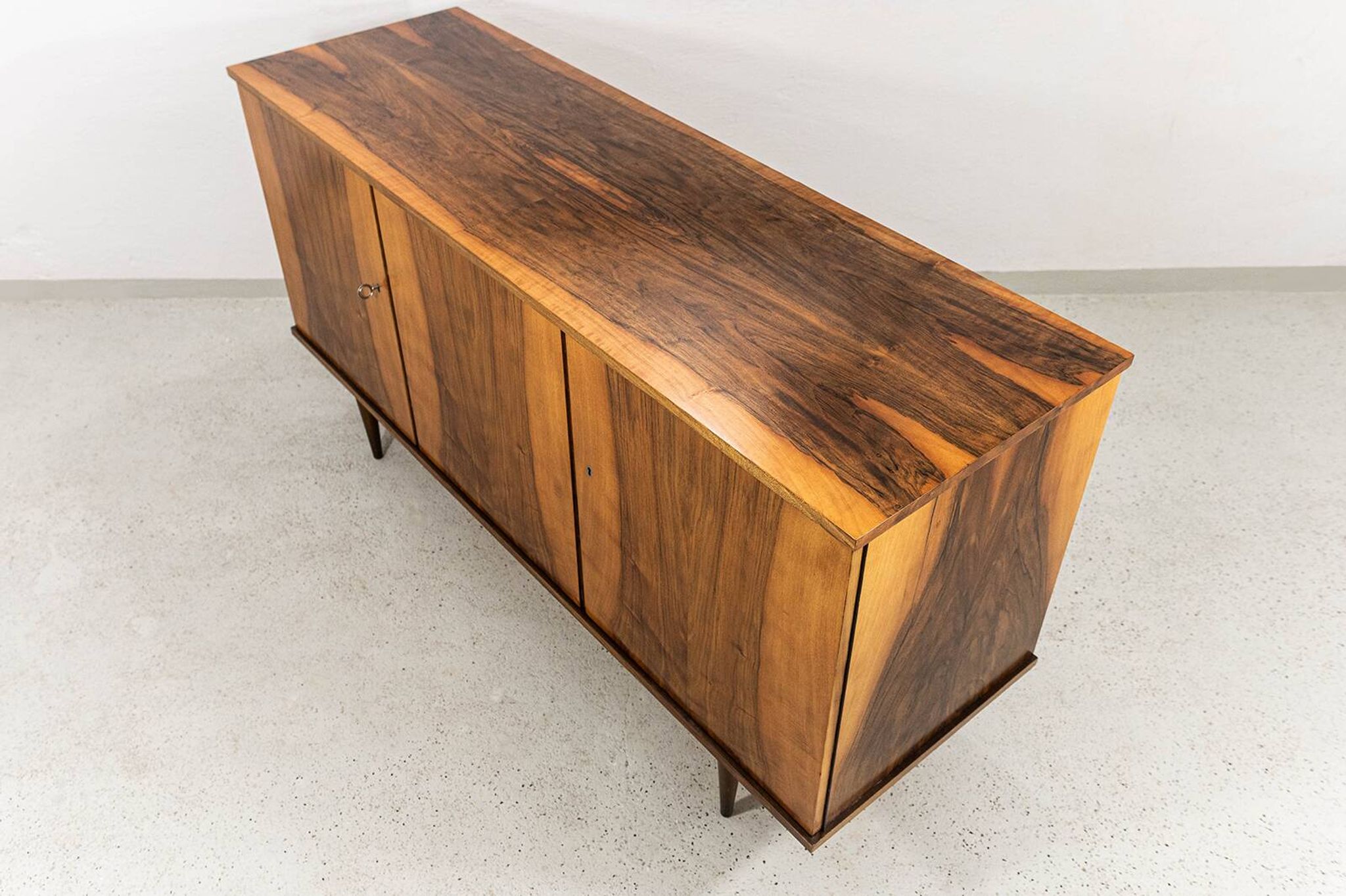 Buffet vintage en noyer de la marque Lfm, Pologne, années 1970