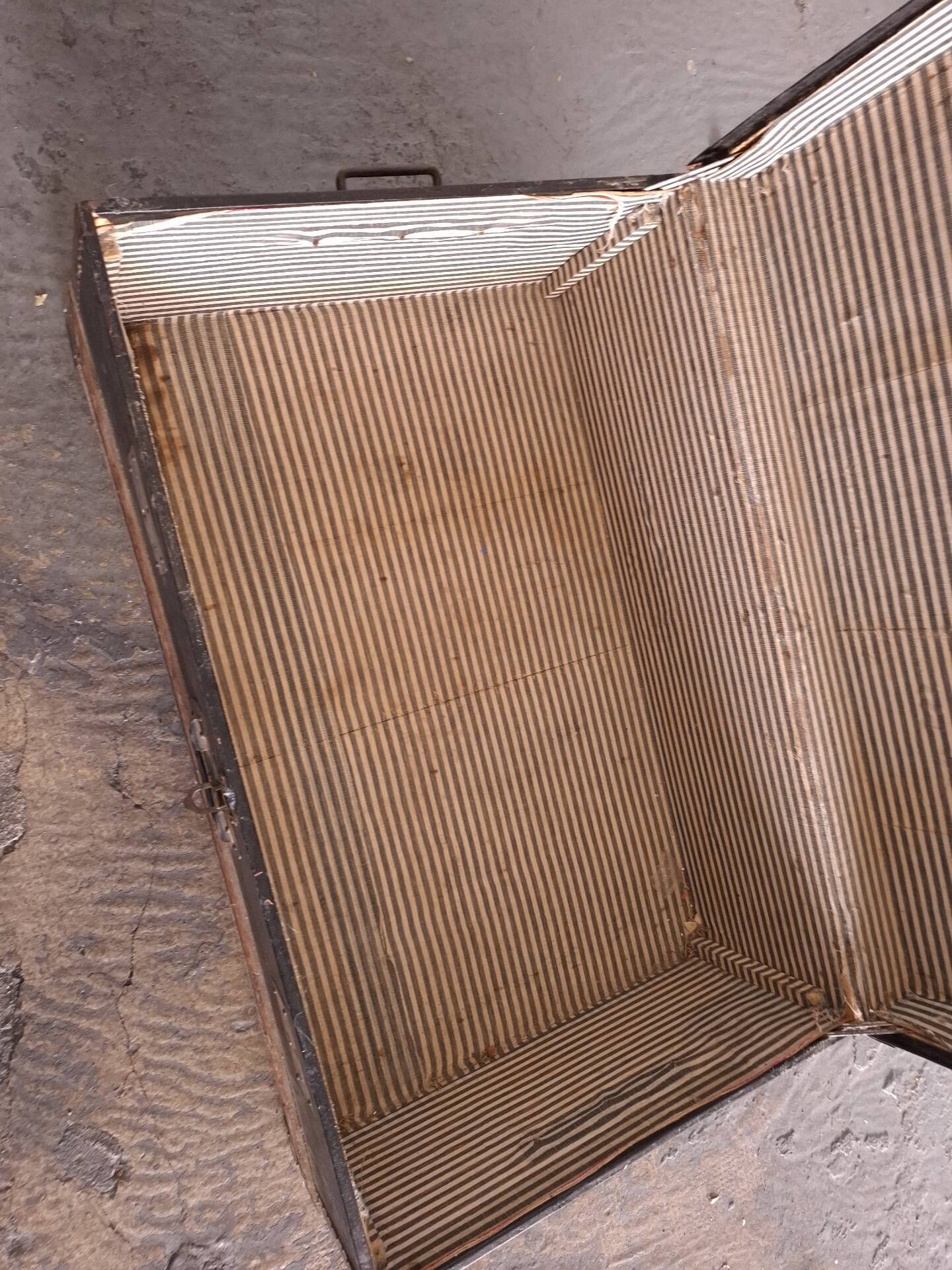 Travel trunk, Saigon