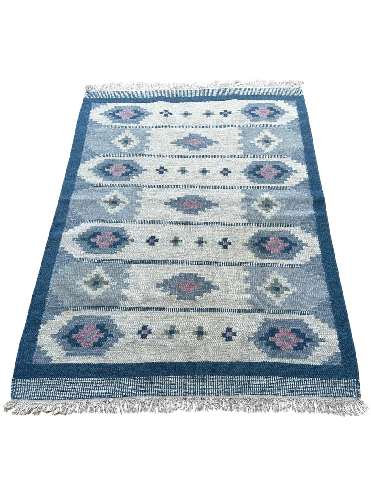 Handmade kilim rug 200cm x 140cm