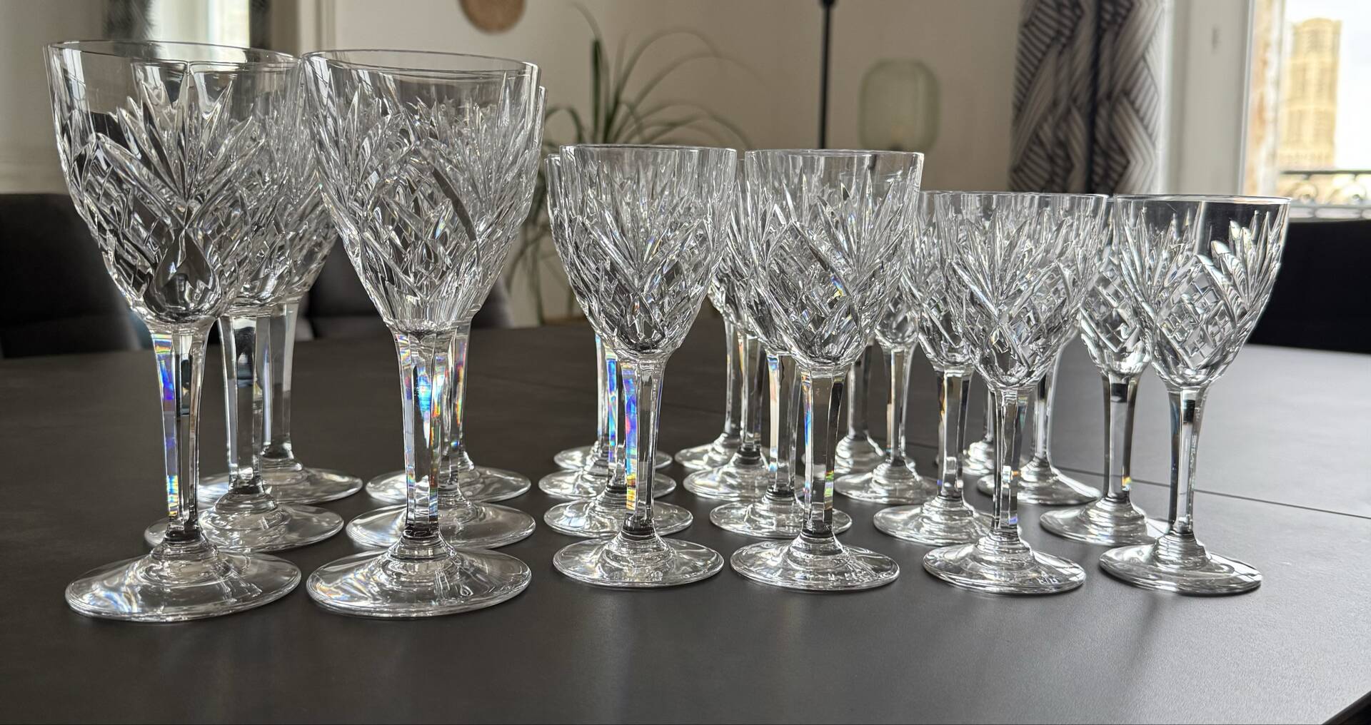 Service de 22 verres en cristal Saint-Louis modèle Chantilly