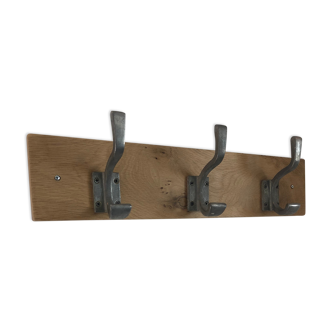 Three-hooked patères on blond oak from a local school in the 50s/60s