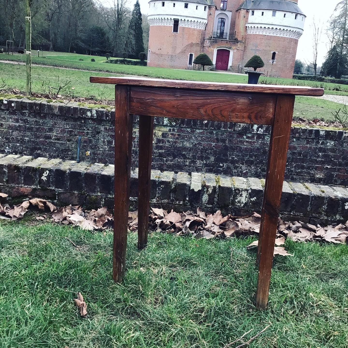 Elegant Farm Console stilt feet