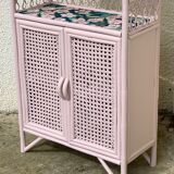 Étagère en rotin rose poudrée