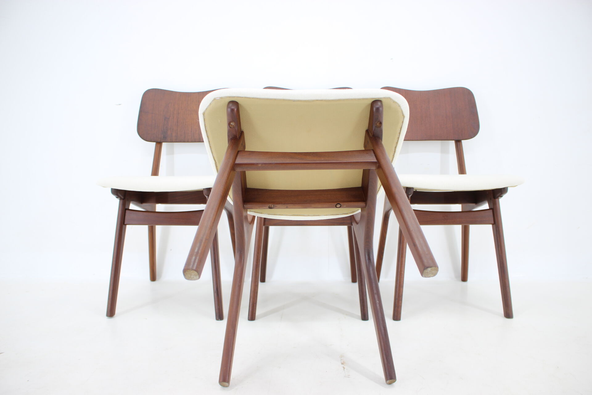 1960s Ib Kofod-Larsen Set Of 4 teak Dining Chairs Model 74 Denmark