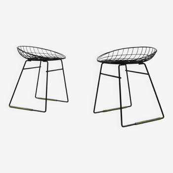 Ensemble de deux tabourets en fil métallique KM05 conçus par Cees Braakman pour Pastoe, 1950