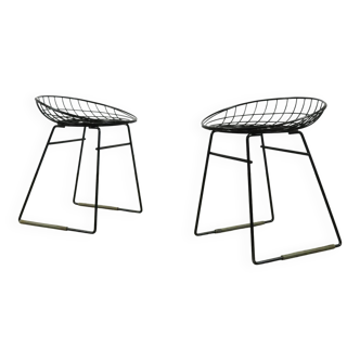 Ensemble de deux tabourets en fil métallique KM05 conçus par Cees Braakman pour Pastoe, 1950