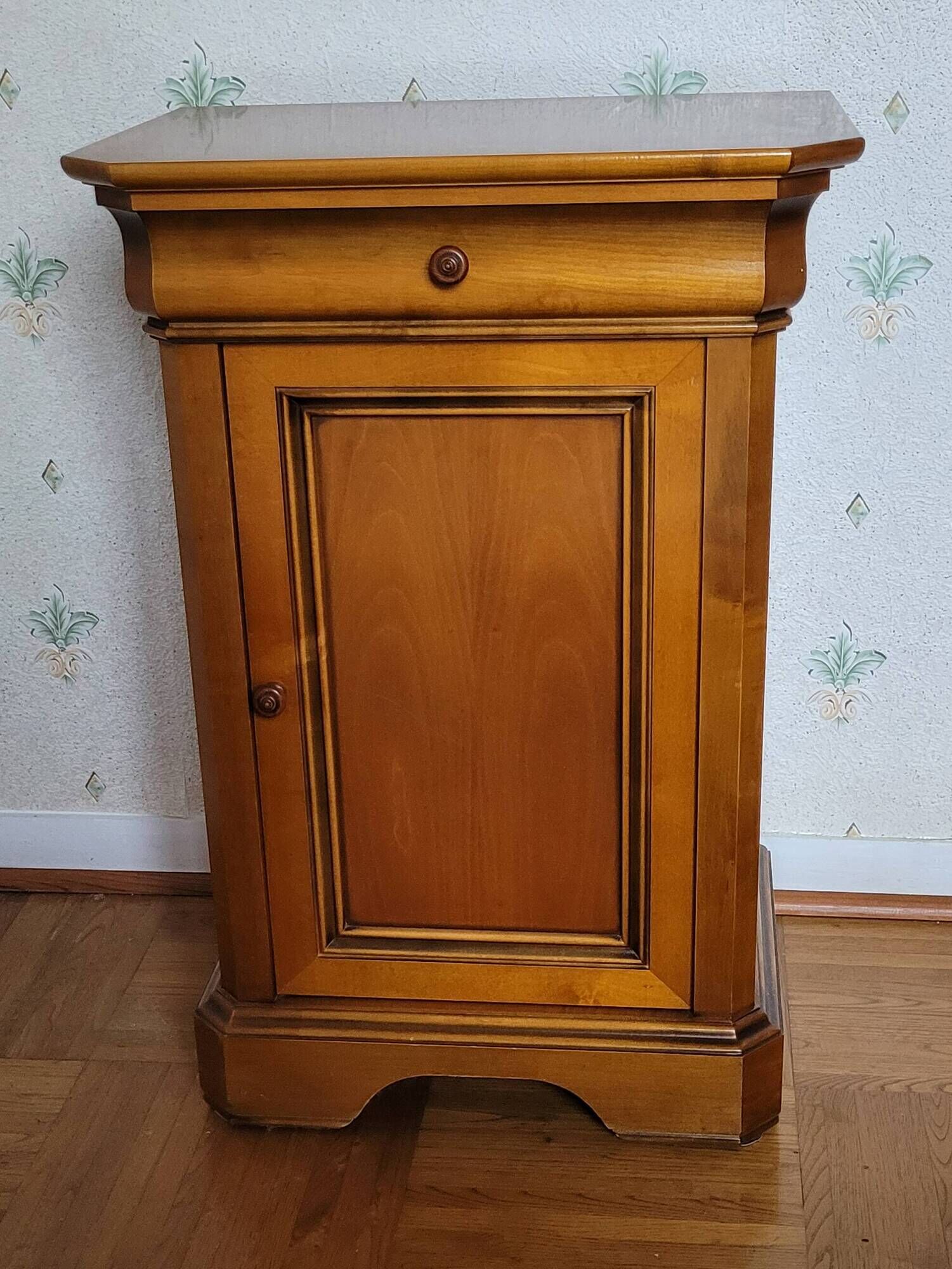 Set of 2 Bedside Tables