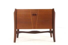 Set of 2 Nightstands 'Putte' - dutch design mid century in teak