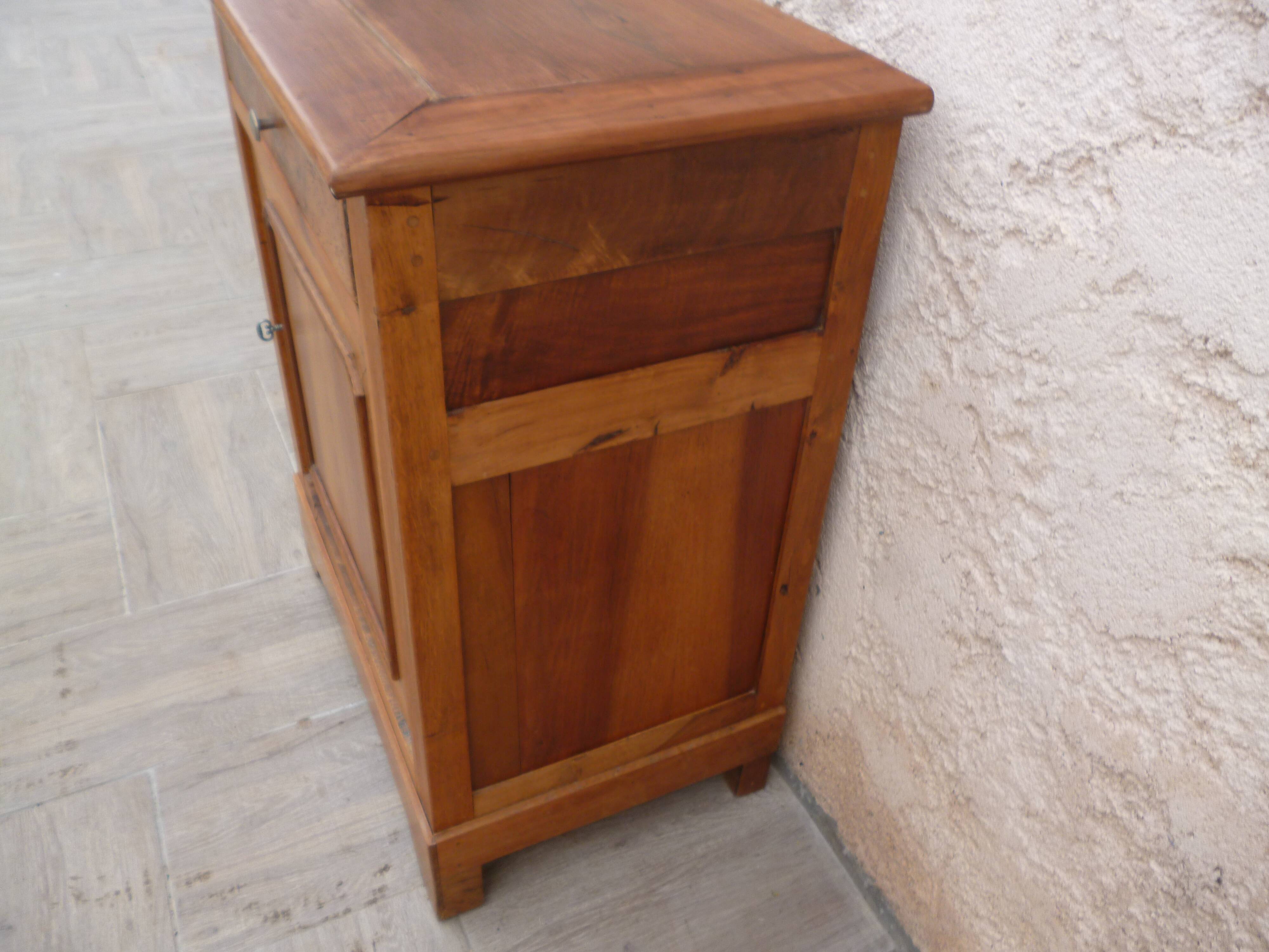 Walnut confectionery furniture