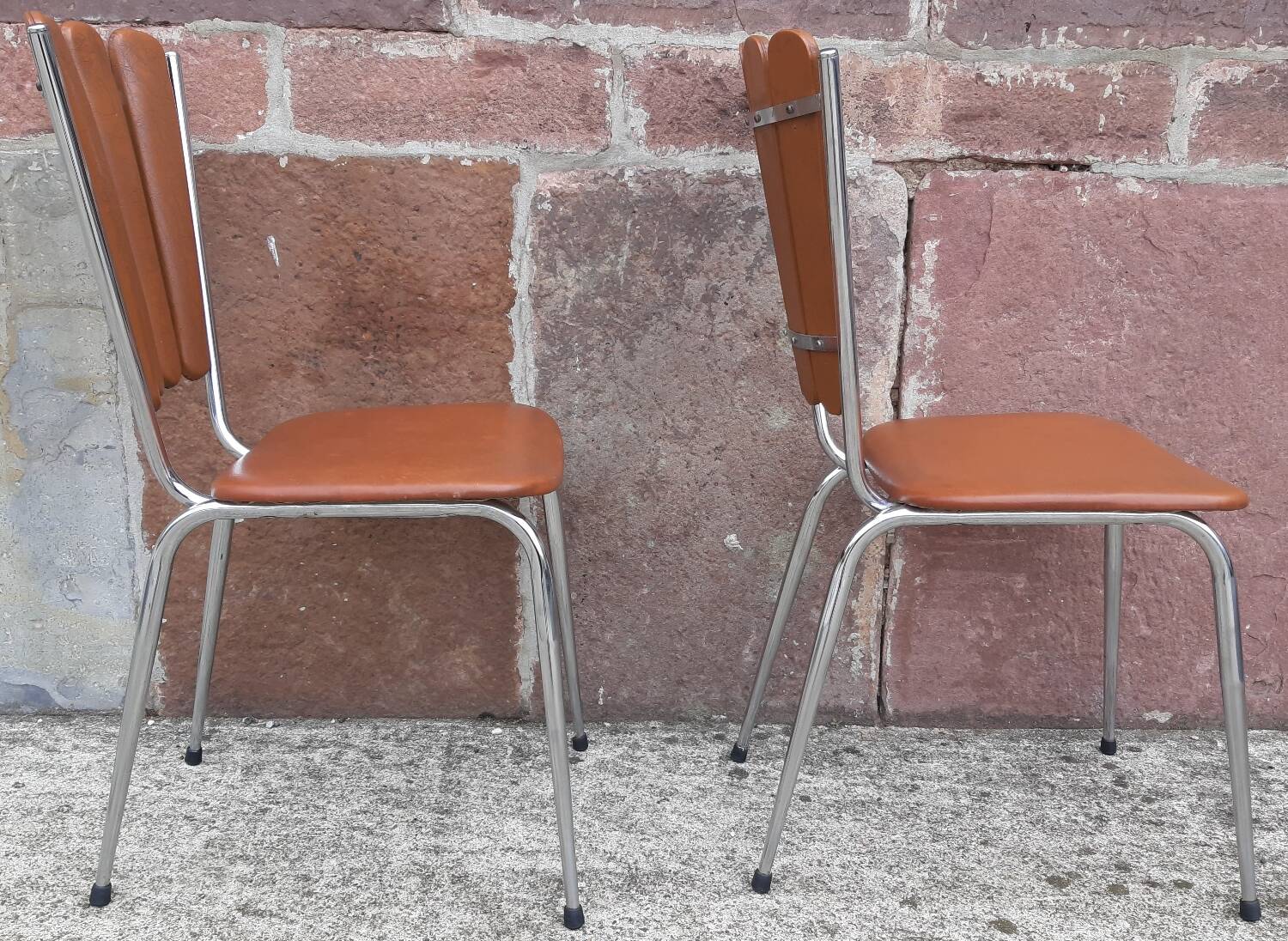 2 “Pétal” chairs from Soudévinyl