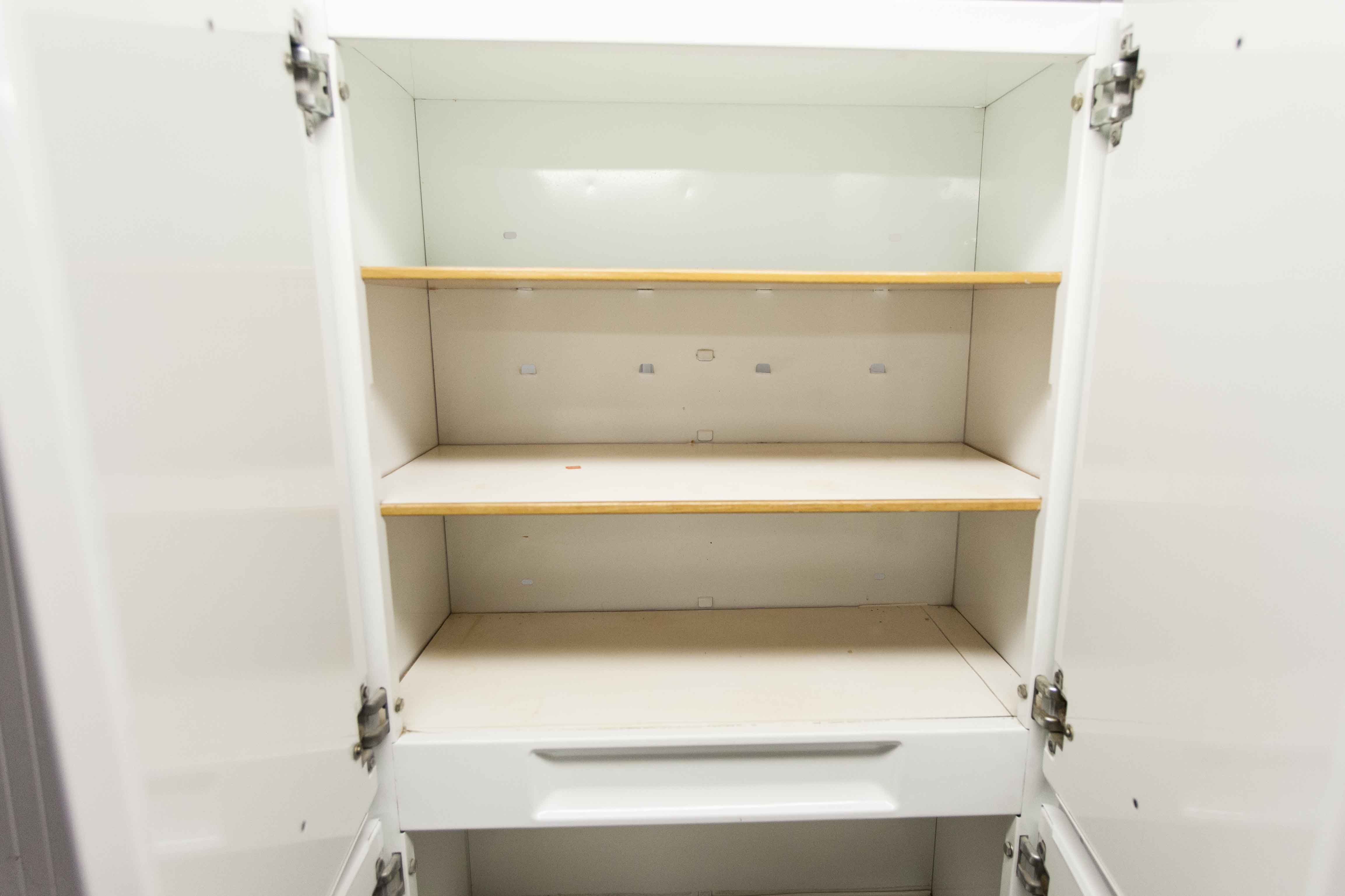 Bathroom cabinet in white metal 1960