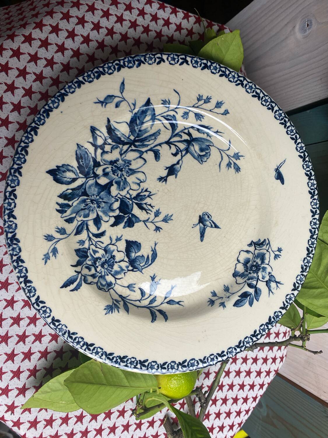 Plate on pedestal stamped Gien, Mai model