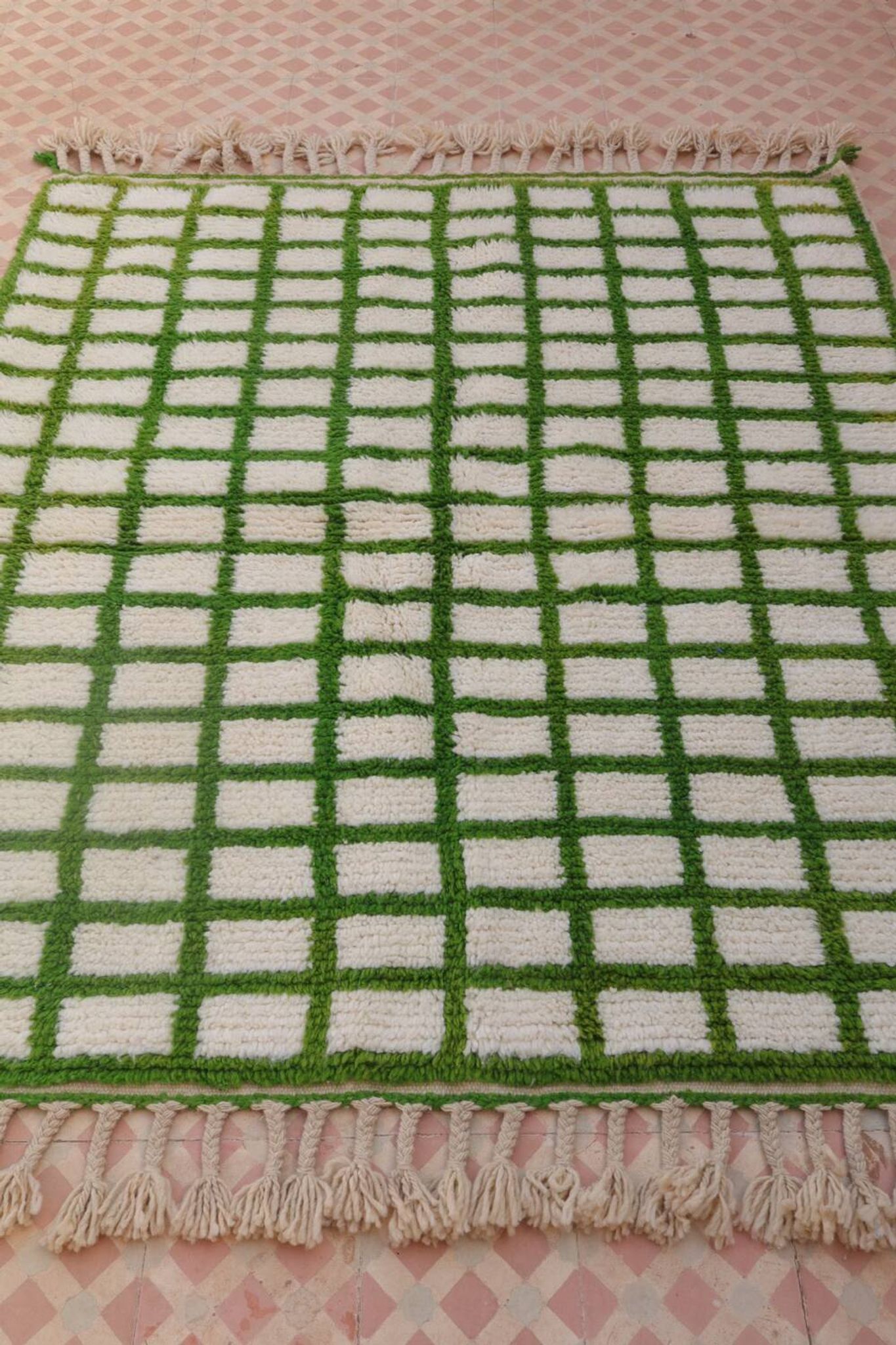 Tapis berbère marocain à carreaux verts et blancs