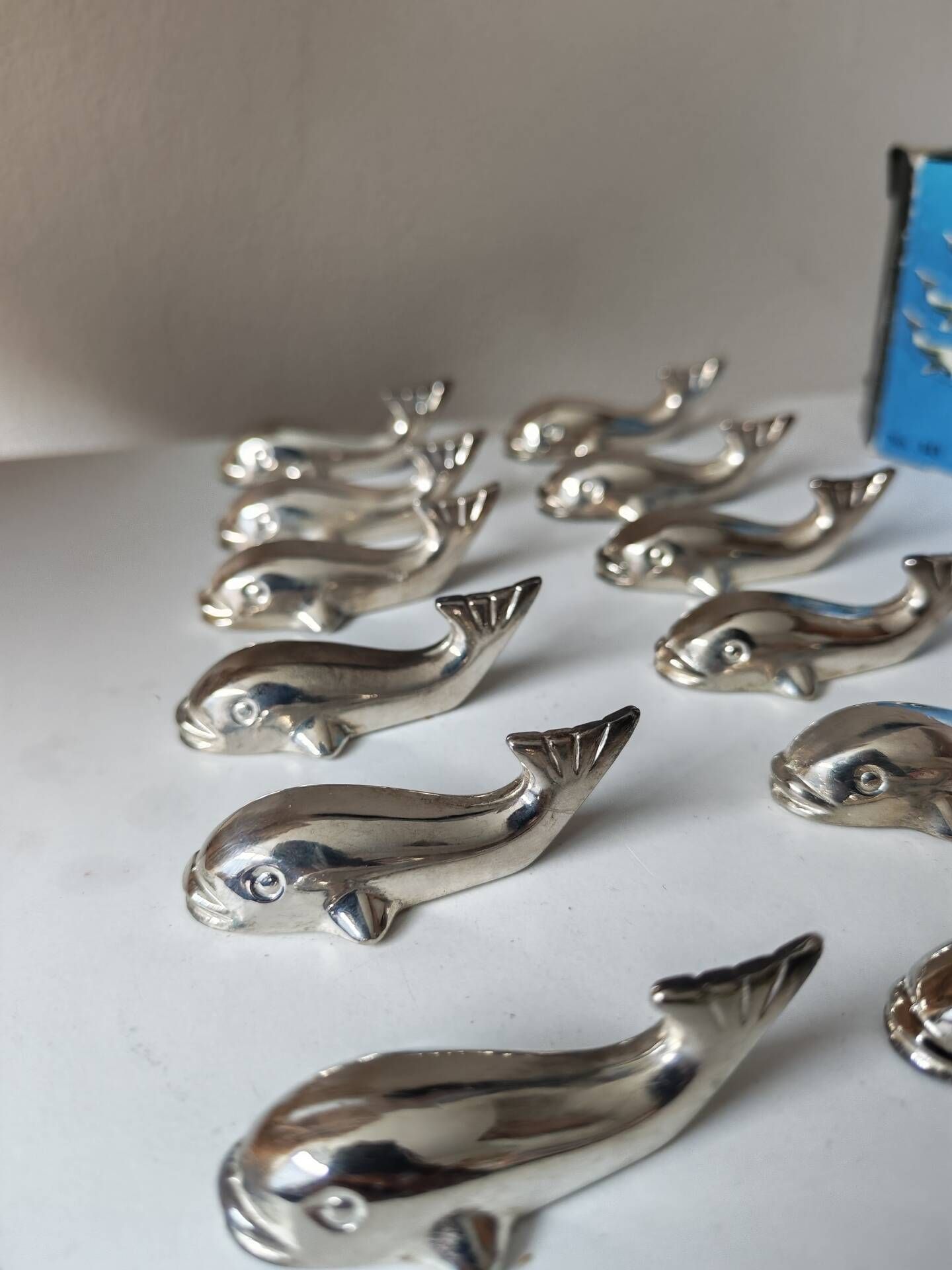 12 silver metal whale knife rests