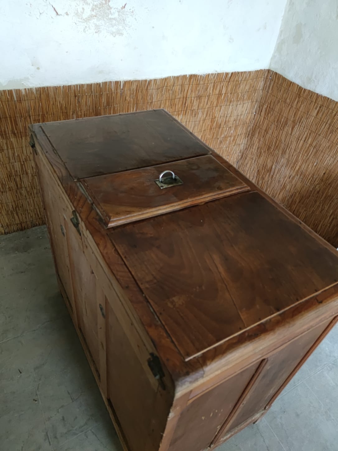 Vintage refrigerated cabinet